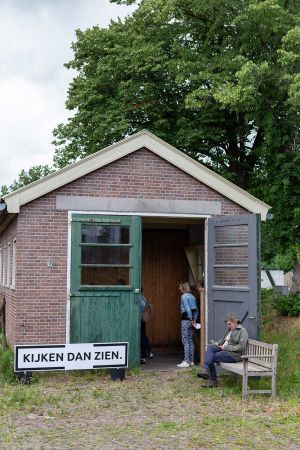 Geluidsinstallatie S.O.S. van Peter Veen in het brandspuithuisje